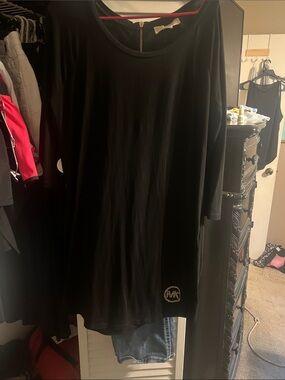 Michael Kors Black Short-Sleeve Crewneck Tee with Logo Accent